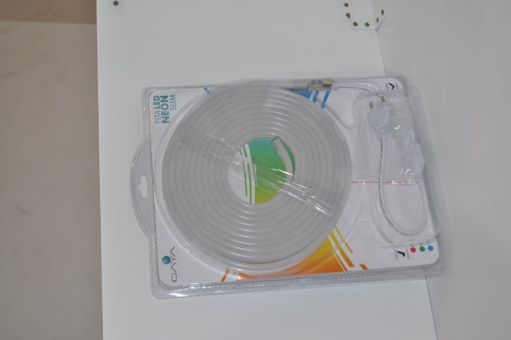 Saiba como usar a fita LED na decoração da sua casa 14 Fita Led Neon Slim 5M 75W 220V 6000K Branco Frio Gaya 1776630
