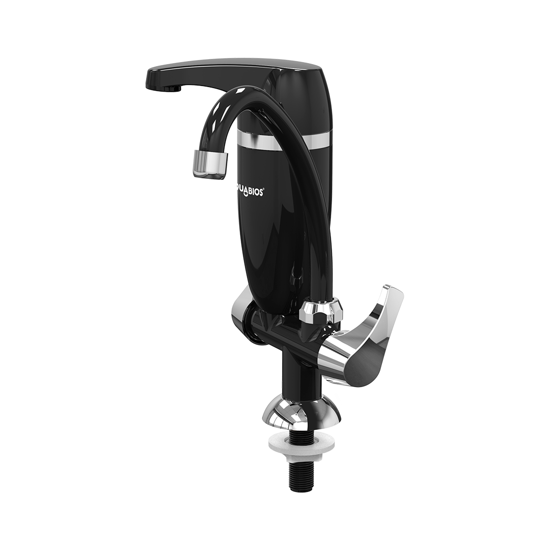 4 cozinhas pequenas planejadas para você se inspirar 9 Filtro Acqua Premium de Bancada Preto e Cromado Acquabios 1822489