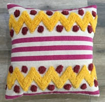 Veja 8 dicas de decoração de Natal para apartamentos e inspire-se 30 Capa de Almofada Estampada Tufada de Algodao 45X45cm 2338548