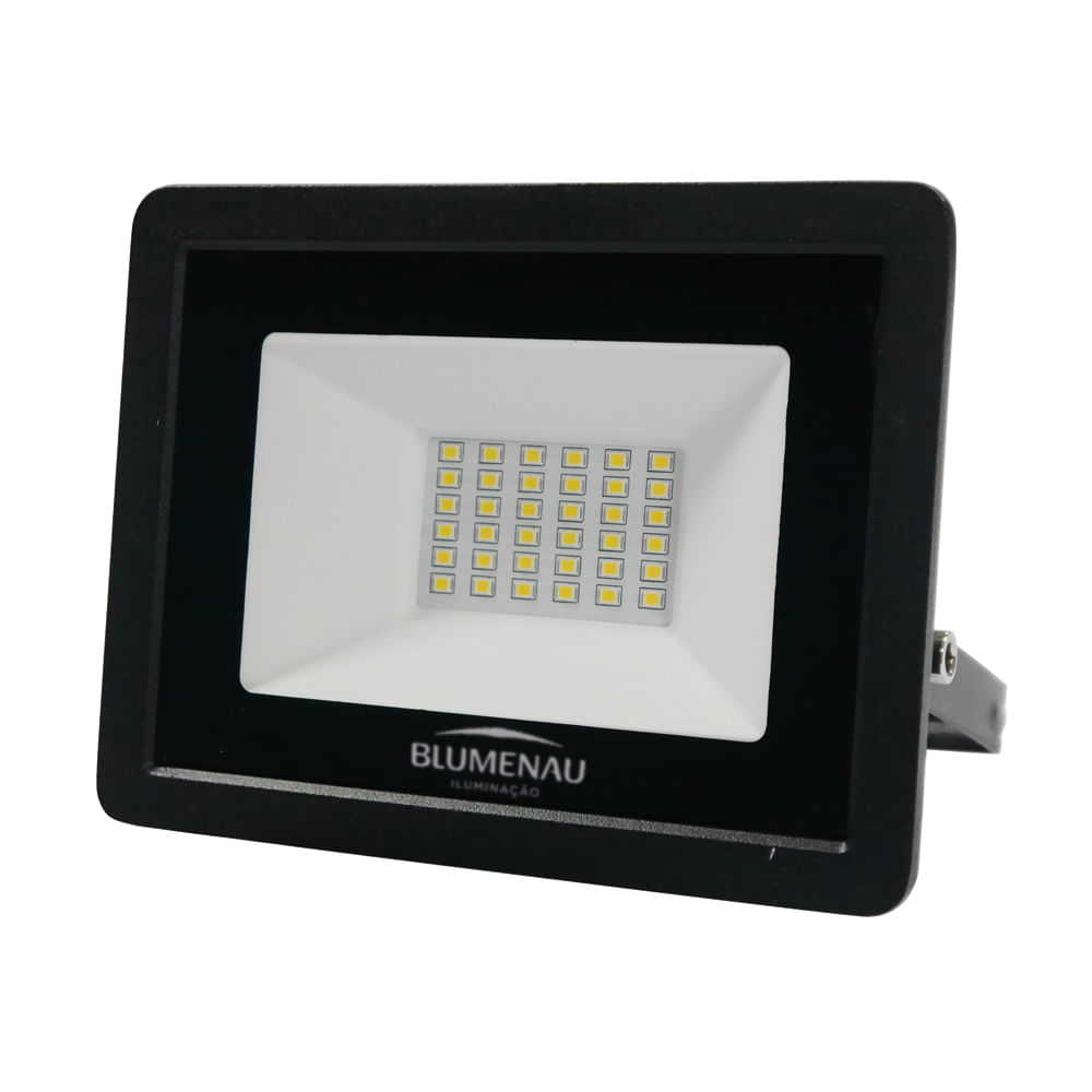 Acerte na iluminação: 4 dicas para escolher um refletor de LED 4 Refletor Tech Led Ip65 Aluminio 30W 6500K Bovolt Blumenau Iluminacao 2325578