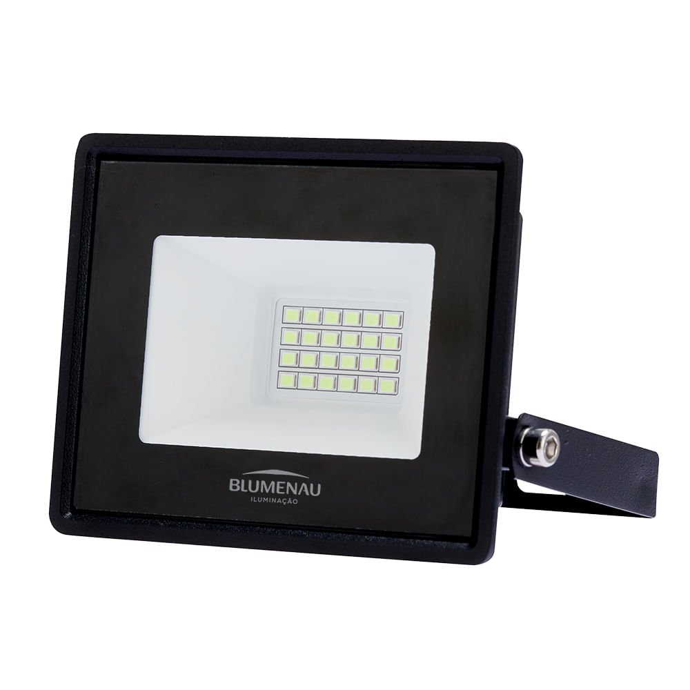 Acerte na iluminação: 4 dicas para escolher um refletor de LED 9 Refletor Tech Led Ip65 Aluminio 30W Luz Verde Biv Blumenau Iluminacao 2325586