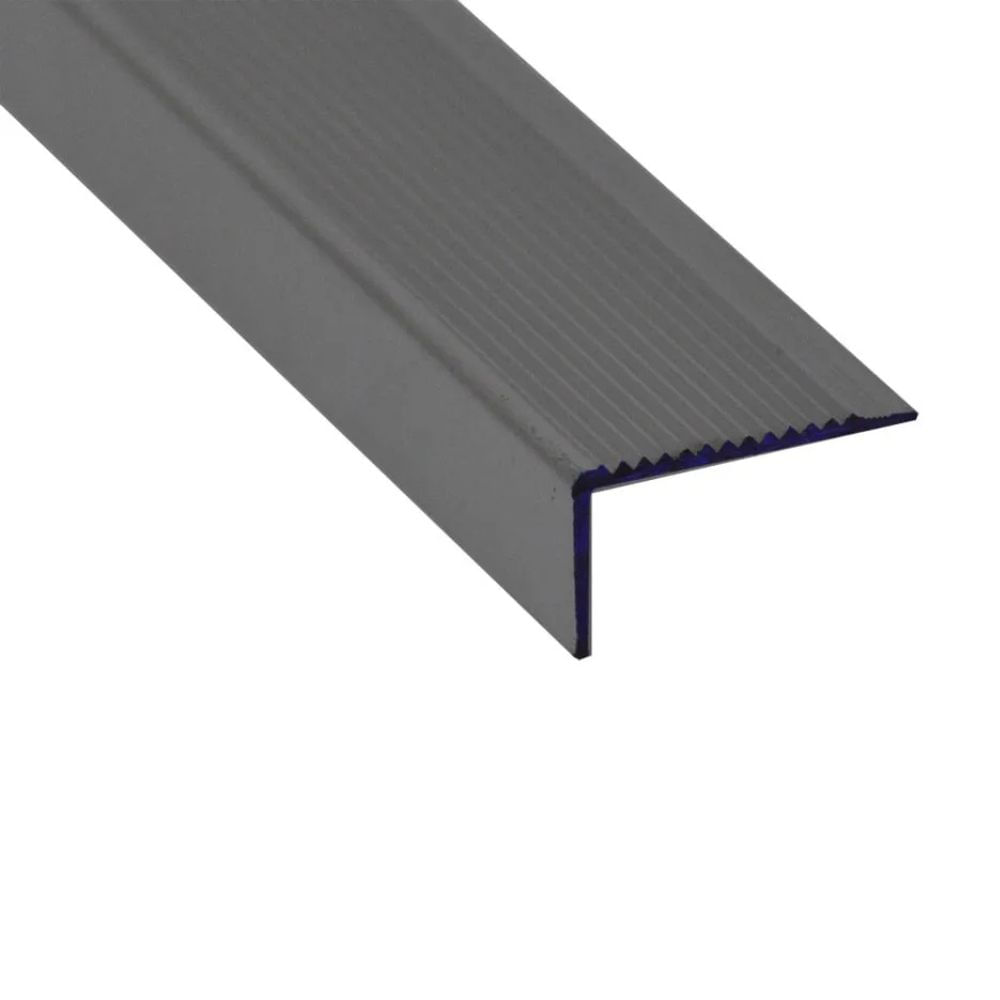 Inspire-se em projetos fantásticos de escadas vazadas 26 Perfil para degrau 3 metros natural Reisam