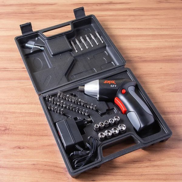 Parafusadeira Skil 2248 4,8V 127V com Jogo de 51 Acessórios Bosch
