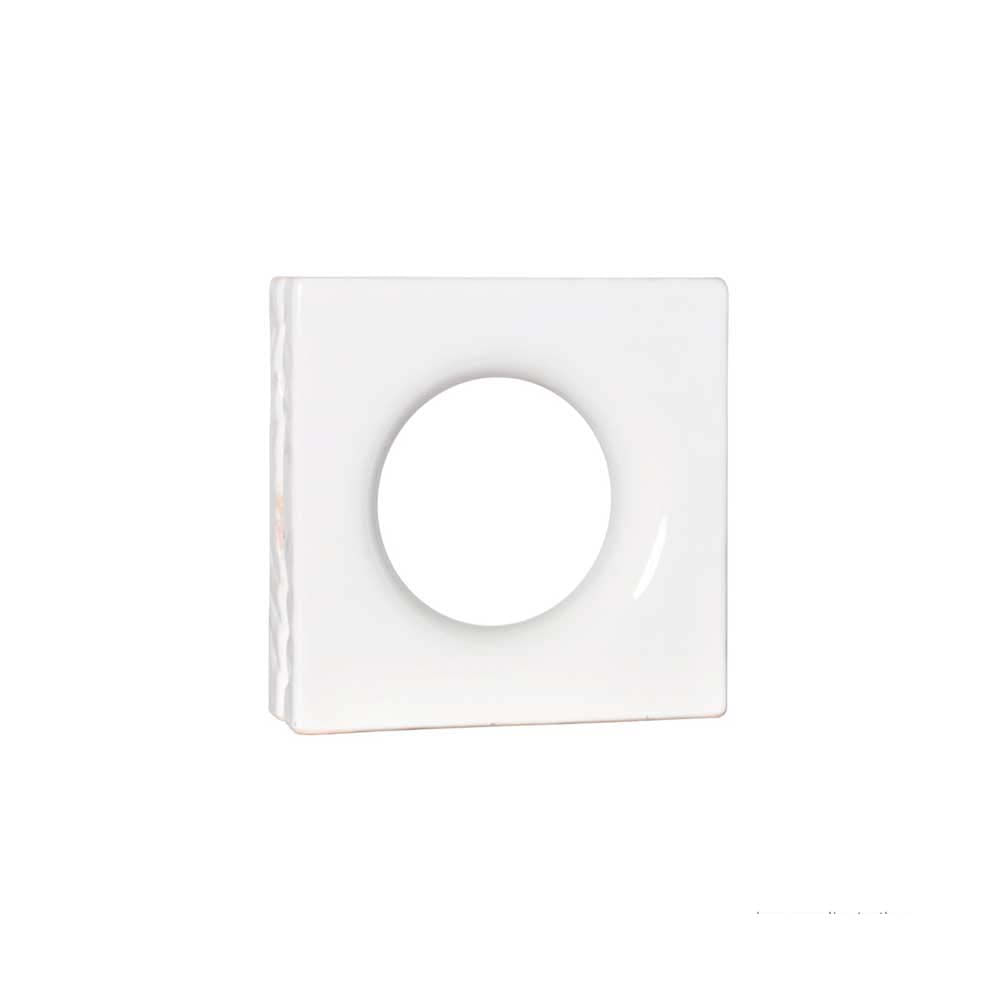 Como usar cobogó na decoração da sua casa? Veja dicas! 14 Cobogo Lua esmaltado branco Ceramica Martins